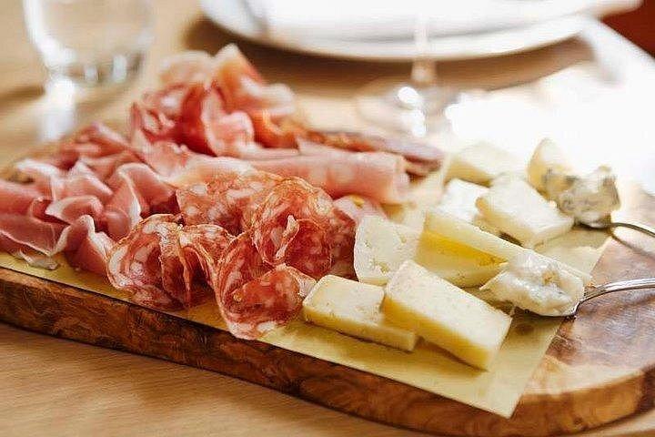 シエナの味: ワイン＆特産品で文化散策ツアー