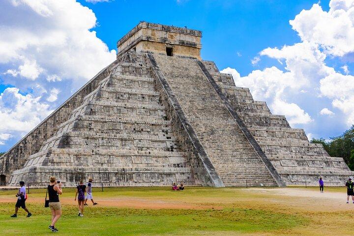 チチェンイッツァ早期アクセス旅行、バリャドリッド＆セノーテピックアップホテル