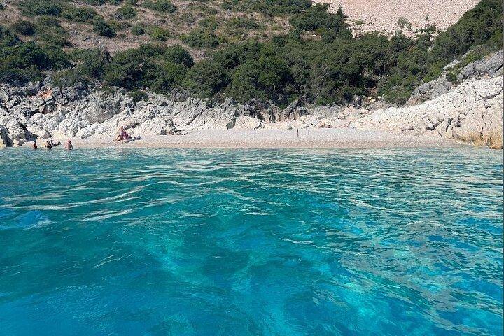 Himarë : 10 + Beaches アルバニアのサンセットボート旅行（2026パッケージ）
