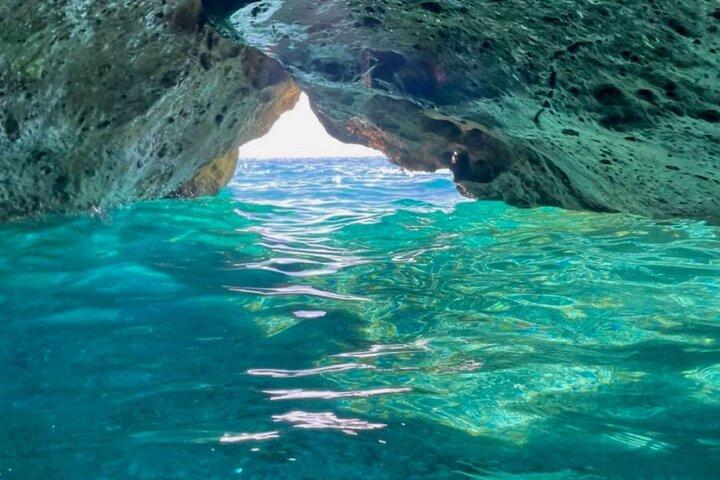 Himarë : 10 + Beaches アルバニアのサンセットボート旅行（2026パッケージ）