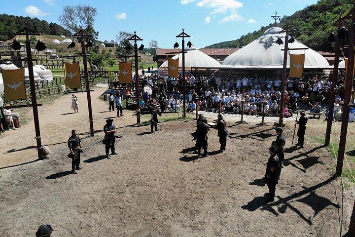 イスタンブール・エルトゥグルルとオスマン・ガジの映画セットツアーより