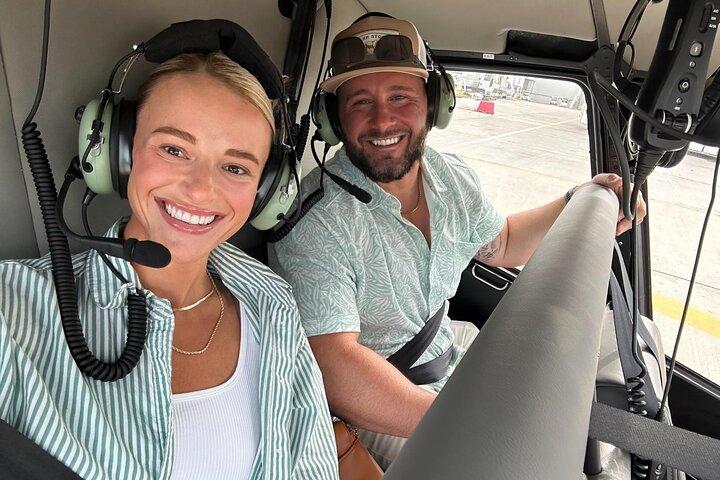 サントリーニ360: ヘリコプター乗車、必見観光＆ワイン試飲