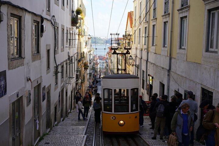 Walk Lisbon Like a Local: バイロアルト&ダウンタウン・エクスペリエンス