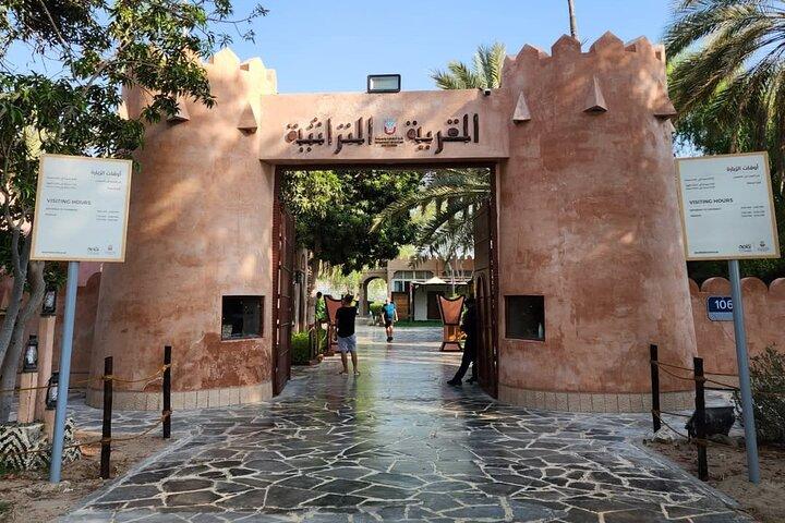 Excursion d'une journée à Abu Dhabi avec guide parlant anglais