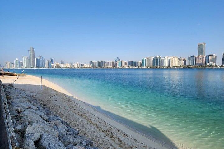 Excursion d'une journée à Abu Dhabi avec guide parlant anglais