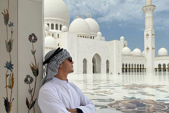 Excursion d'une journée à Abu Dhabi avec guide parlant anglais
