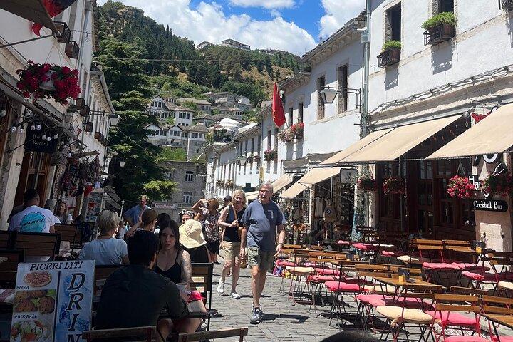 Blue Eye & Gjirokaster Privétour : Kasteel & Oude Bazaar
