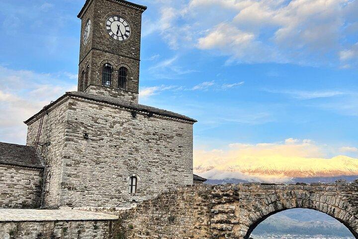 Blue Eye & Gjirokaster Privétour : Kasteel & Oude Bazaar