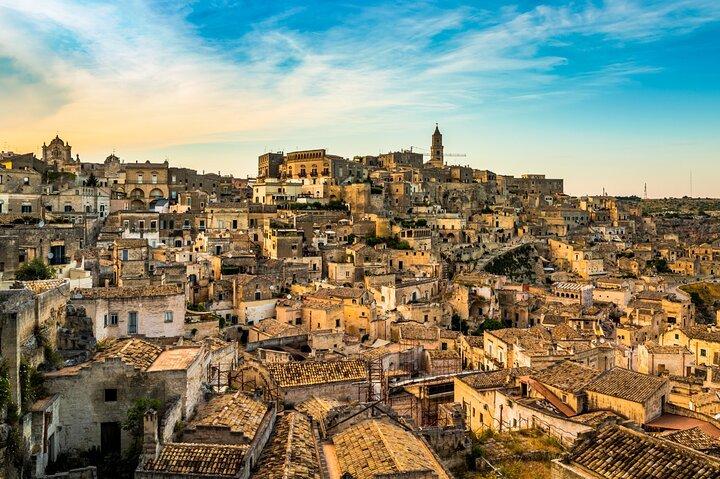 FAST TO MATERA : バス付きガイドツアー、バーリから