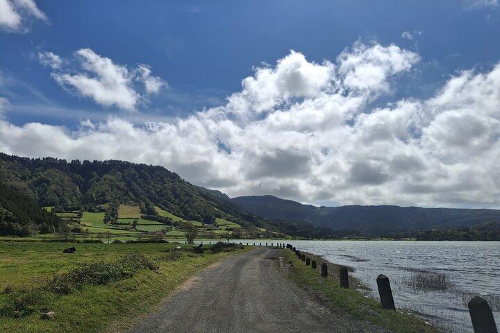 ジープでセテシダーデス火山火口を探索