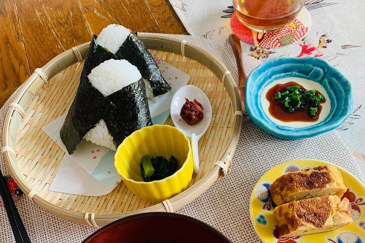 Nagasaki Onigiri & Tonjiru Schiefe Erfahrung
