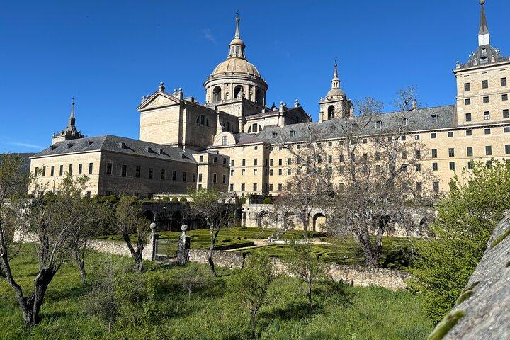 Tour privato Escorial e Valle dei Caduti in Minivan