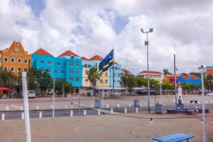 Court tour de ville de Curaçao comprenant un authentique buffet de déjeuner local
