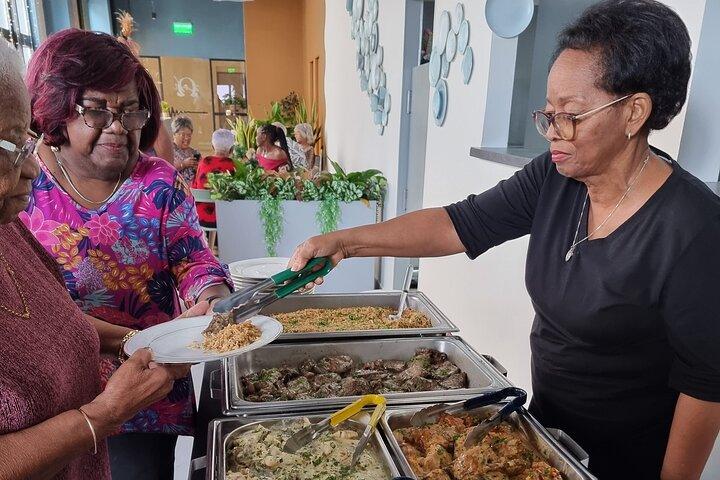 Court tour de ville de Curaçao comprenant un authentique buffet de déjeuner local