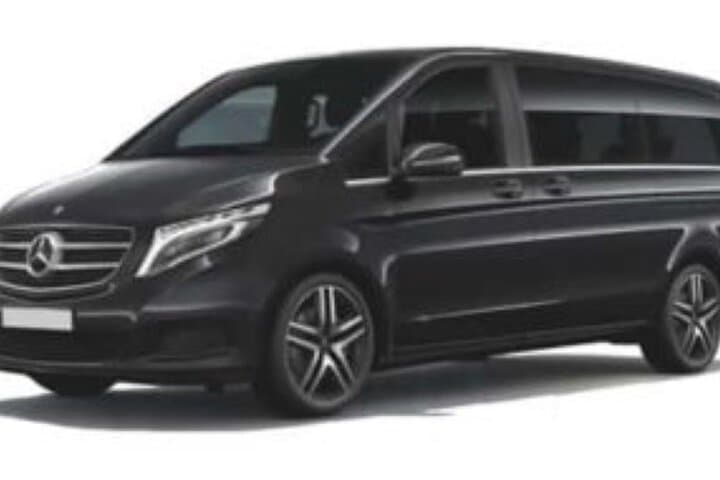 Private Transfer: Barcelona Airport (BCN) to City Center & Hotel