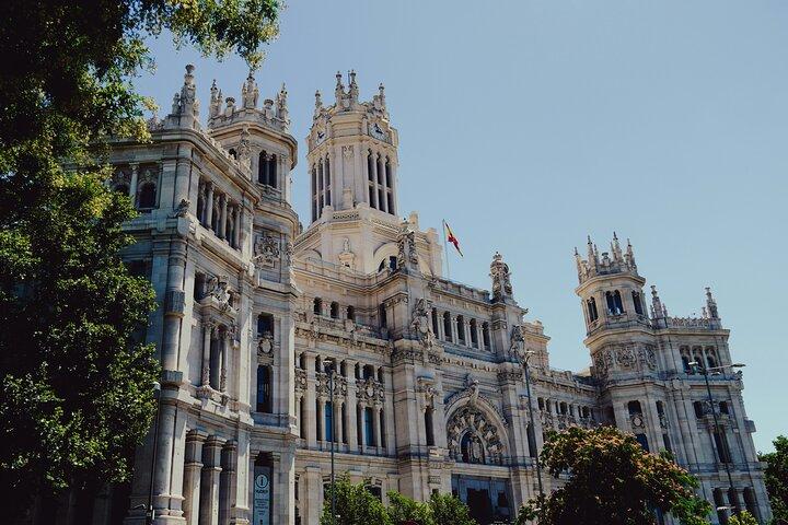 Madrid : ガイドなしのデジタルツアー – スマホで探検