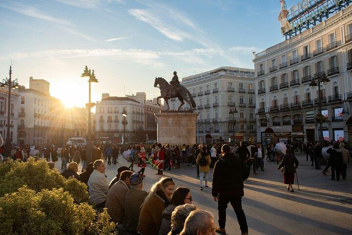 Madrid : ガイドなしのデジタルツアー – スマホで探検