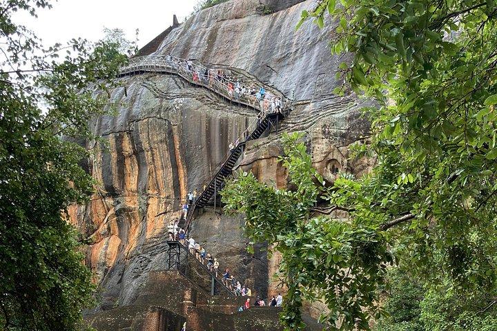 ビレッジ ツアー シギリヤ ロック、ピドゥランガラ ロック、ダンブッラ寺院