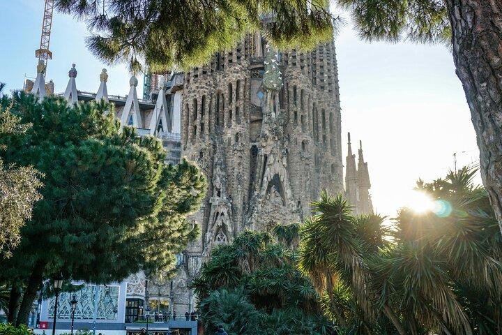 BARCELONA: Sagrada Familia and City Highlight Kids From £1