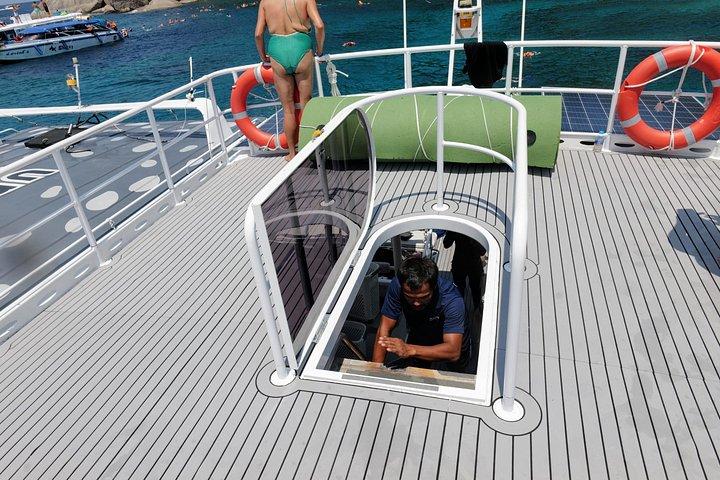プラチナシュノーケリングパワーカタマランでシミラン諸島へ脱出