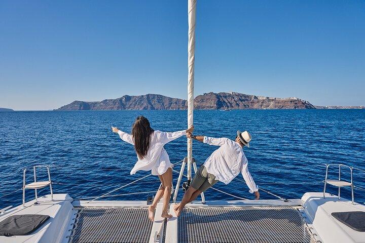 Santorini: crucero semiprivado clásico Caldera con barbacoa y bebidas