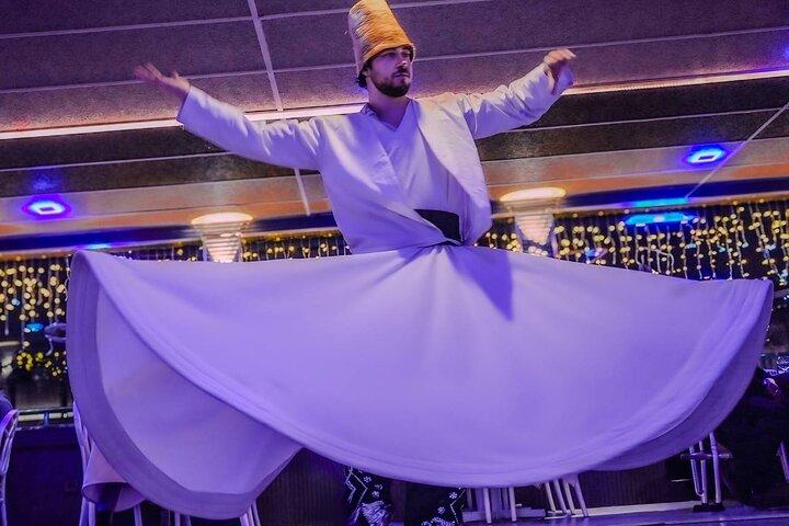 İstanbul Bosporen middagskryssning med traditionell turkisk show