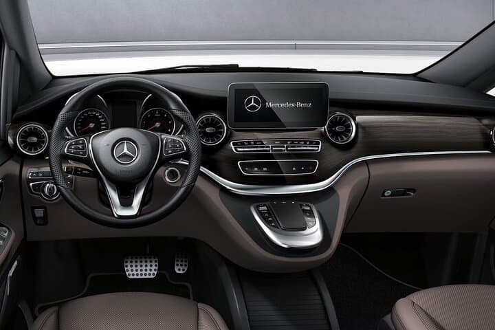 Private Transfer: Barcelona Airport (BCN) to City Center & Hotel
