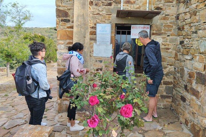 Naxos Highlights-bustur med fri tid til frokost på Apeiranthos
