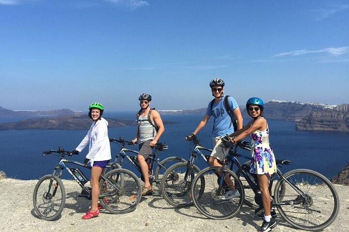 Santorini Tour in bici e scooter elettrici