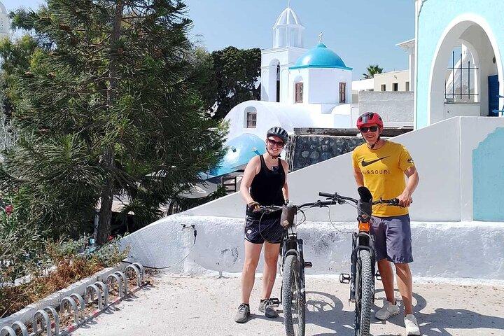 Santorini Tour in bici e scooter elettrici