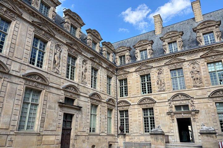 Visit and Discover Paris Le Marais
