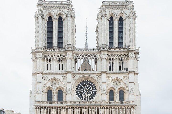 Notre Dame buiten rondleiding voor kinderen
