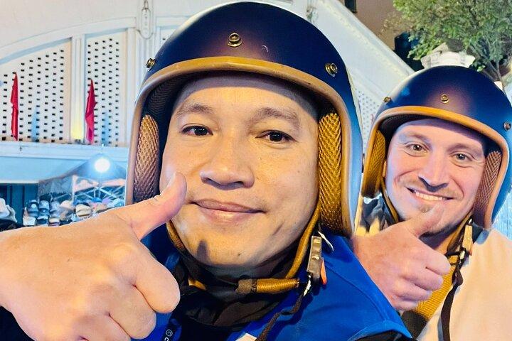 ハノイアフターダークベスパツアー(4時間)：ストリートフード＆ナイトバイブス