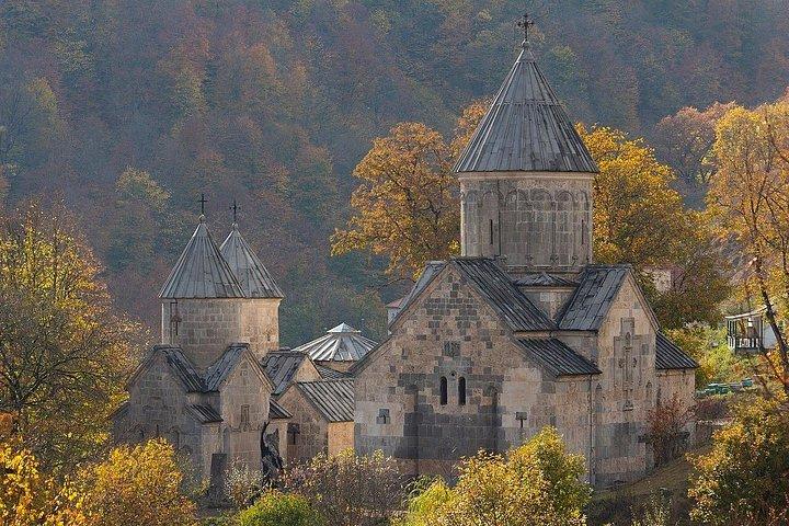 De Tbilisi Dilijan Lake Sevan e Yerevan Day Tour