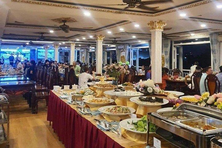 ロマンチックハネムーンディナーツアー（オンリバー観光クルーズ付き）