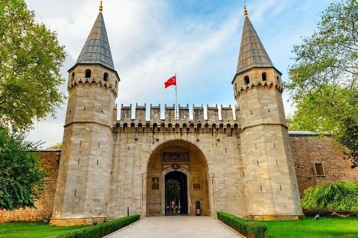 Private Guided Tour Hagia Sophia, Cistern, Topkapi and Bazaar