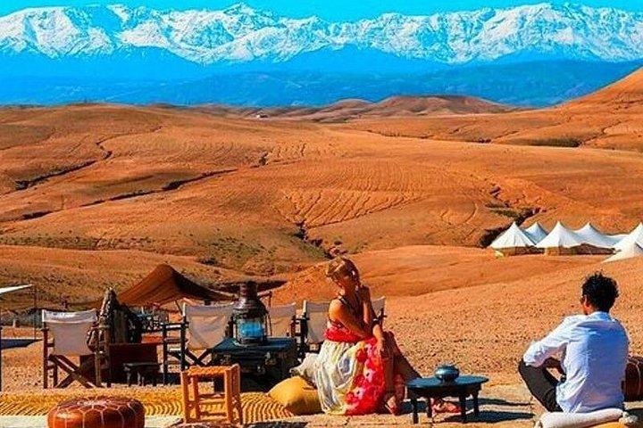 Agafay Desert Overnight : Kamelritt, Dinner Show & Campaufenthalt