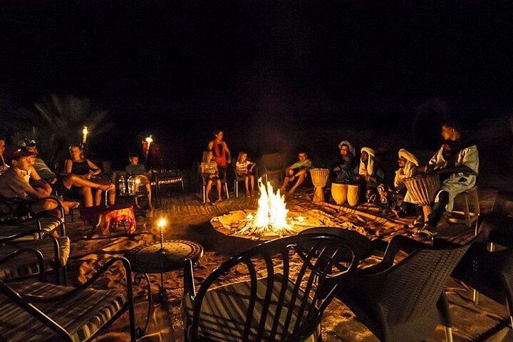 Agafay Desert Overnight : Kamelritt, Dinner Show & Campaufenthalt