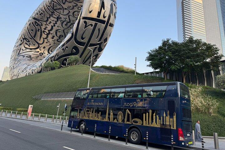 Dubai Bustronomy Gourmet Sightseeing Brunch im Panoramabus