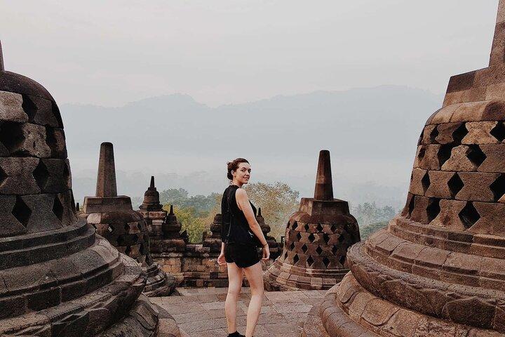 Yogyakarta : Tour guiado compartido al atardecer de Borobudur
