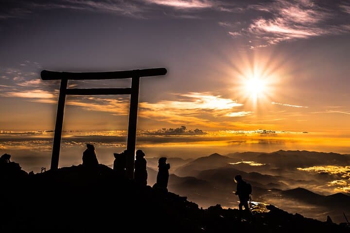 Mt.Fuji Climbing Tour with English Guide 2-days