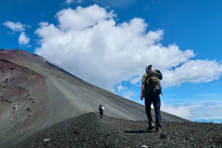 Mt.Fuji Climbing Tour with English Guide 2-days