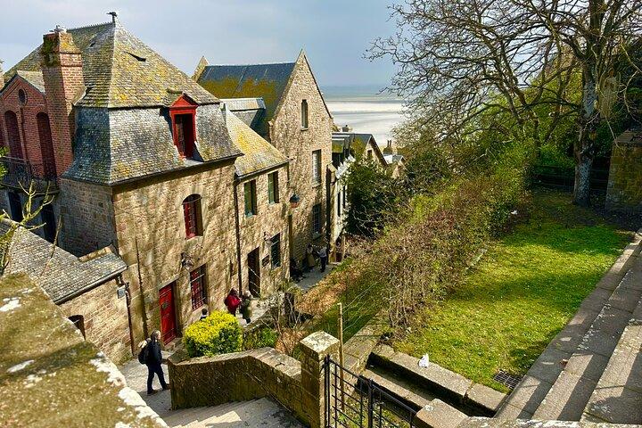 Excursion privée d'une journée de Paris au Mont Saint-Michel et à Étretat
