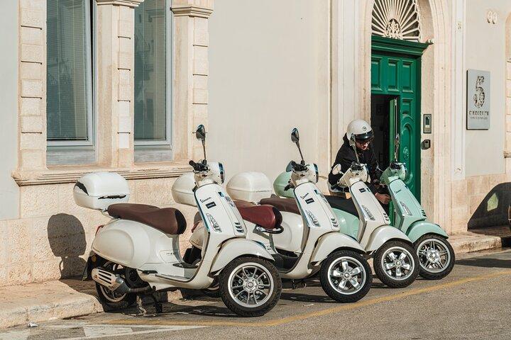 Em uma Vespa entre os trulli: Alberobello, Locorotondo e Floresta Fasano