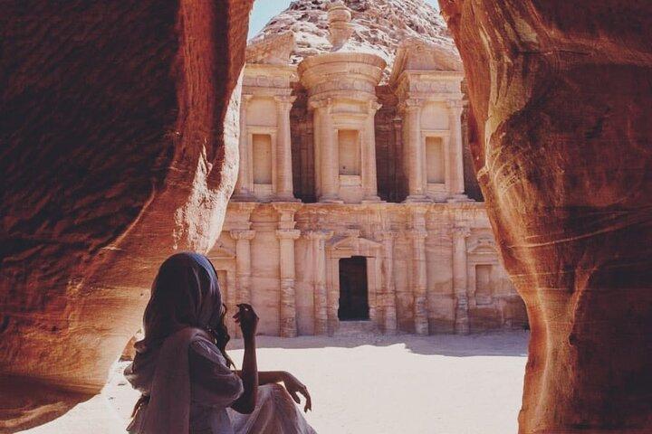 Excursão de 3 dias de Amã para Ma'adaba Petra Wadi rum Mar Morto