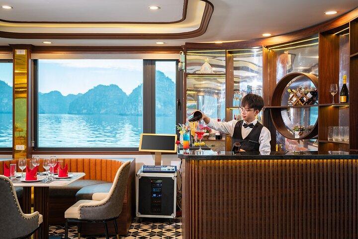 Excursion d'une journée dans la baie d'Halong avec déjeuner buffet et coucher de soleil