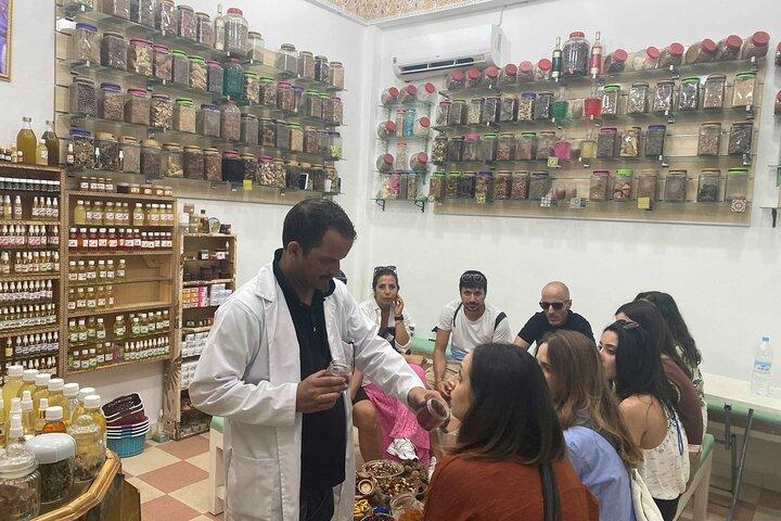 Marrakech Förflutna och Nutida Stadshemligheter
