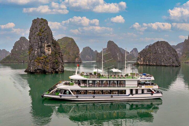 Premium Halong Bay Day Trip por cruzeiro de 5 estrelas a partir do porto