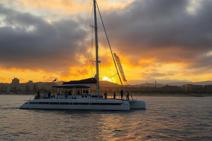Barcelona: Pôr do Sol no Mar com Música e Bebidas