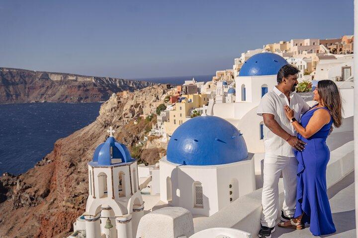 Oia Pareja Sesión de Fotos Entrada Privada a Blue Domes sin colas